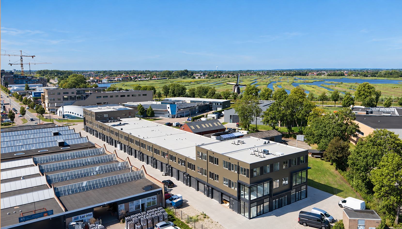 Bedrijfsunits aan het Nijverheidsplein 1 in Heerhugowaard, foto 1